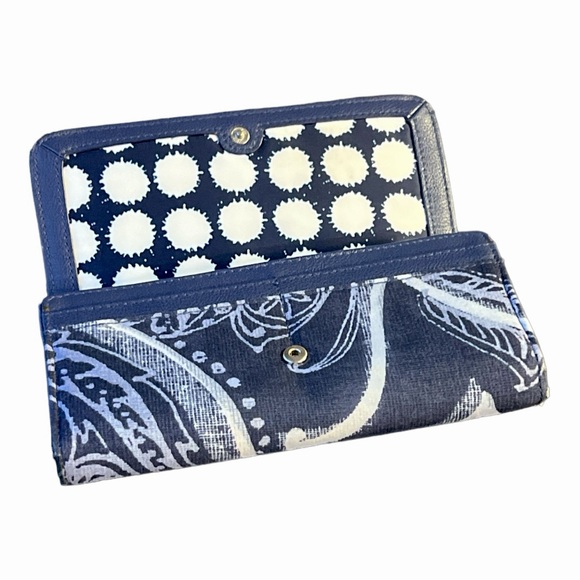 Vera Bradley Wallet in Indio. - Picture 4 of 5